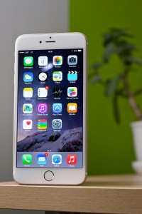 iPhone 6 Plus de couleur Blanc, le menu principal