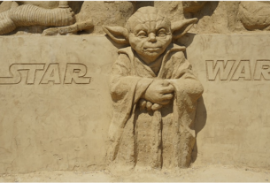 La sculpture de maître Jedi en sable