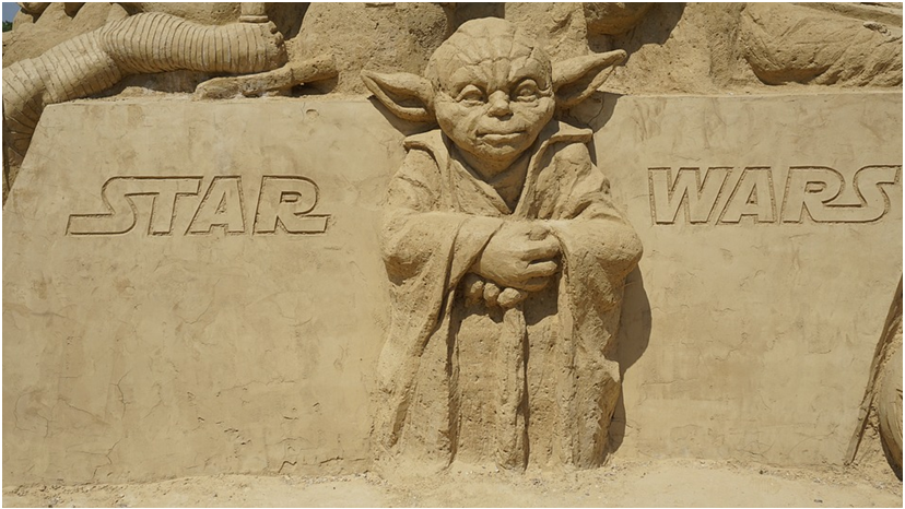 La sculpture de maître Jedi en sable