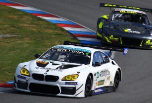 Image de voiture dans un circuit